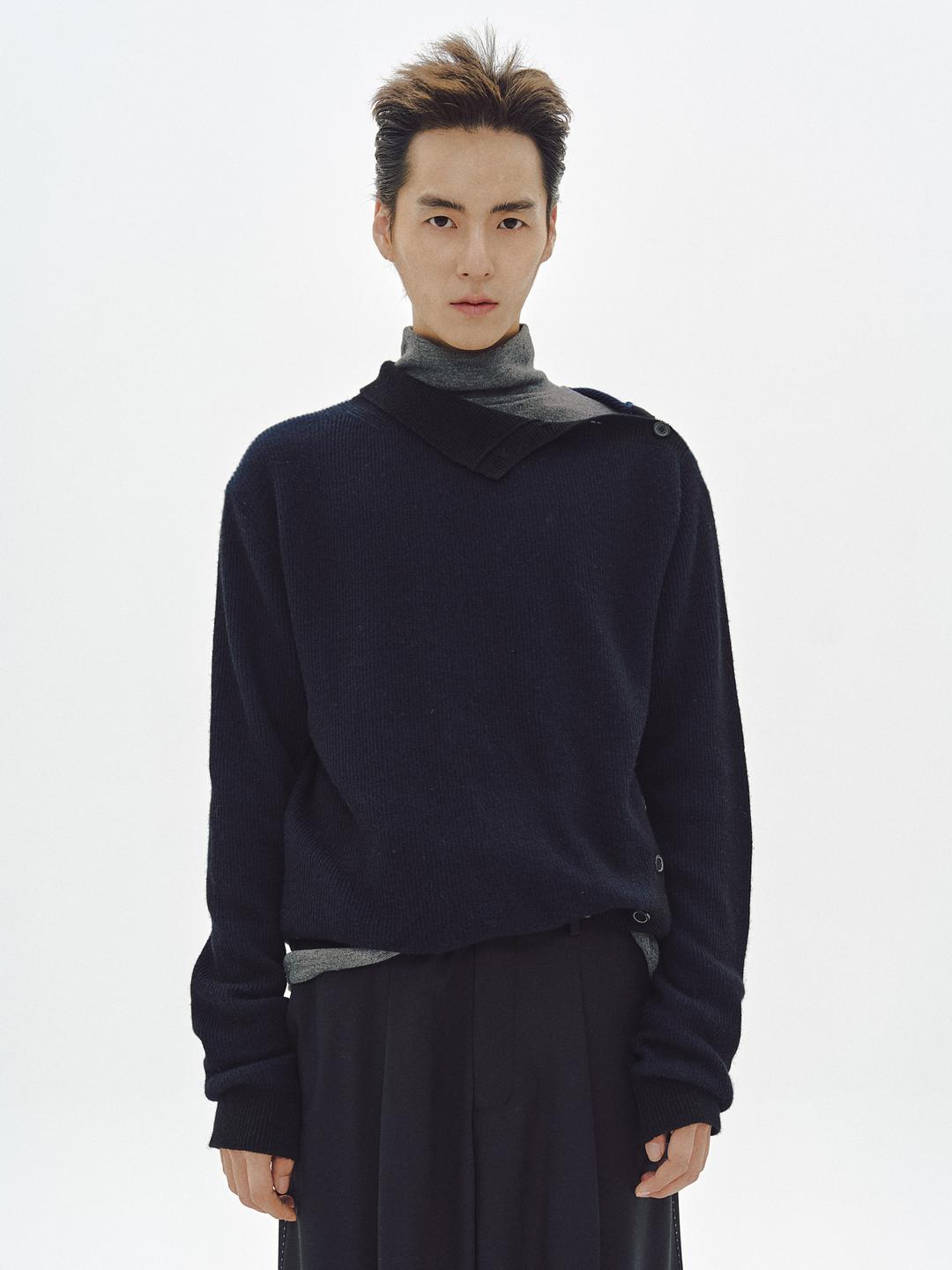 OBLIQUE TURTLENECK (BLACK)