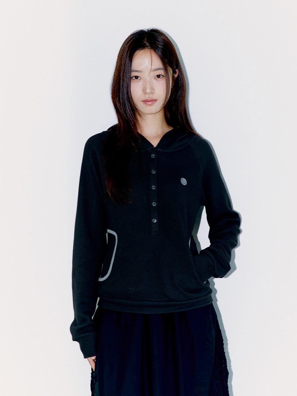 WAFFLE HENLEY HOODIE, BLACK