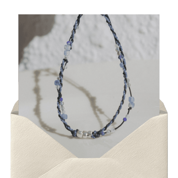 너의 슬픔마저 사랑해, line bracelet