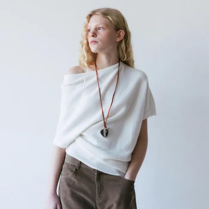 [29CM 단독] Twisted shape knit pullover (ivory / dark gray)