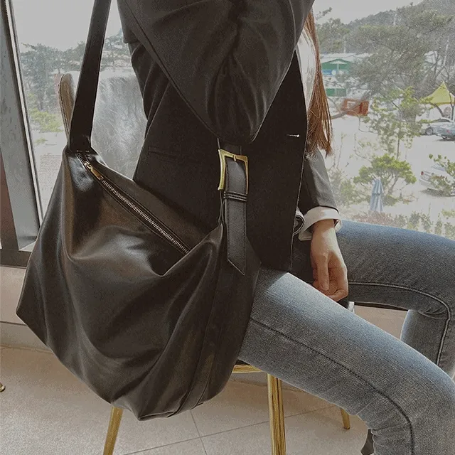 [당일출고] 저니 노트북 수납 빅사이즈 버클 놈코어 심플 크로스백 4colors SHBA01SBL