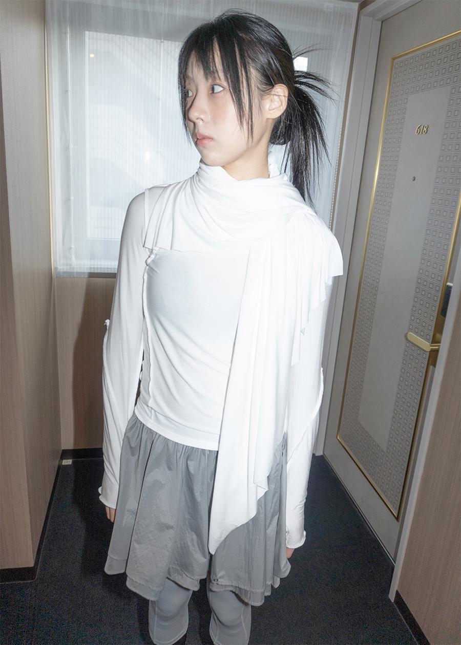 SCARF REVERSE TOP WHITE