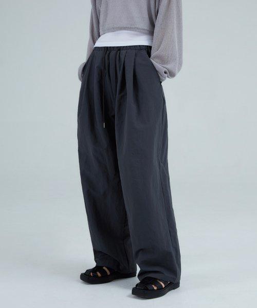 핀턱 타슬란 와이드 밴딩 팬츠 차콜