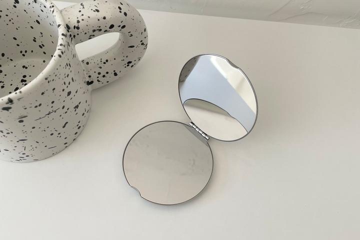 동그라미 원형 메탈 휴대용 거울 여행용 손거울