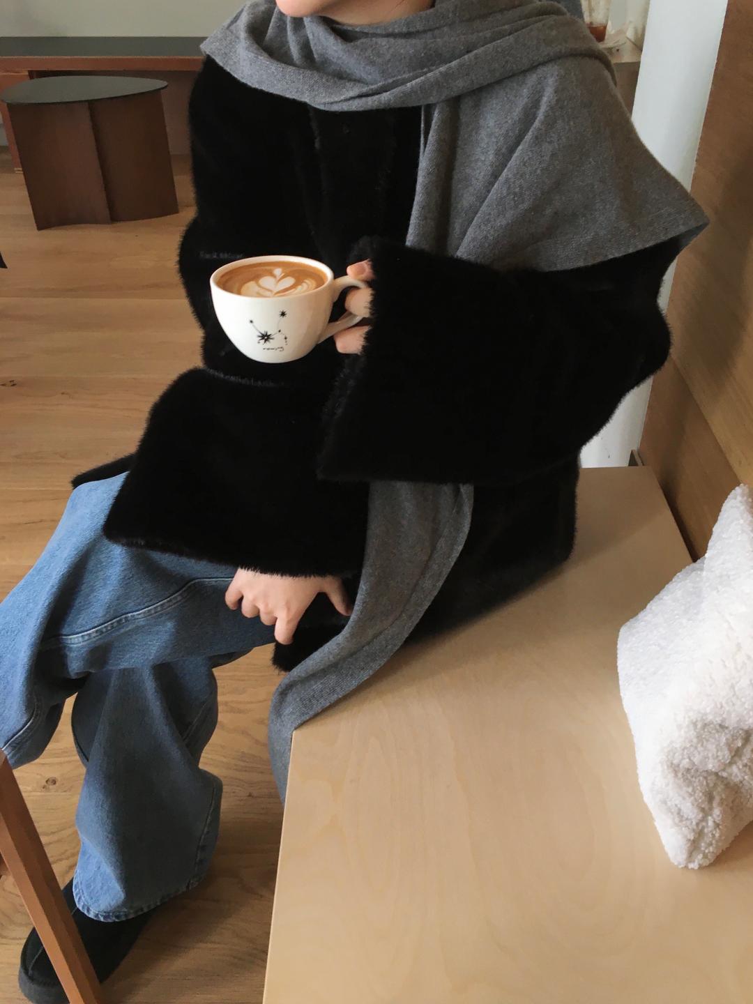 온니 블랙 퍼 자켓