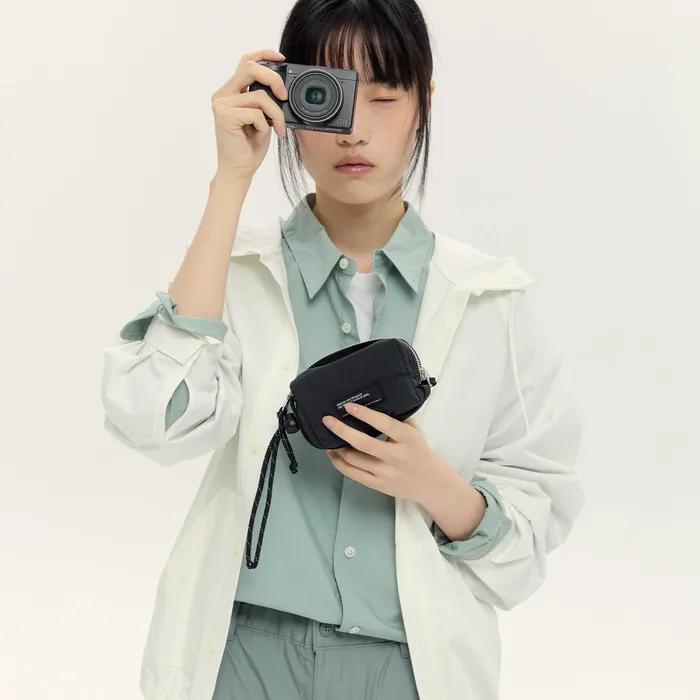 CAMERA POUCH 001 Dawn Black