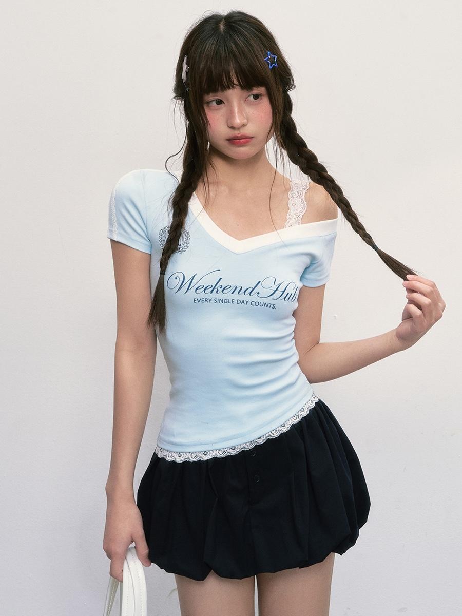 Weekendhub College V-neck T-shirt