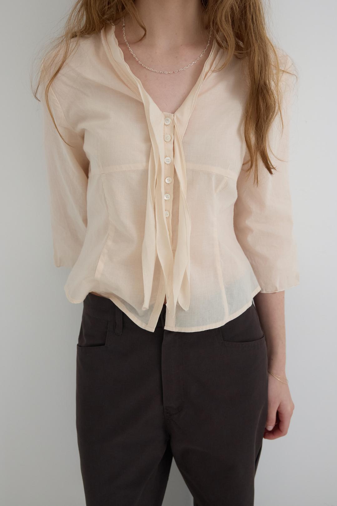 5th. Barrett Blouse (peach cream)