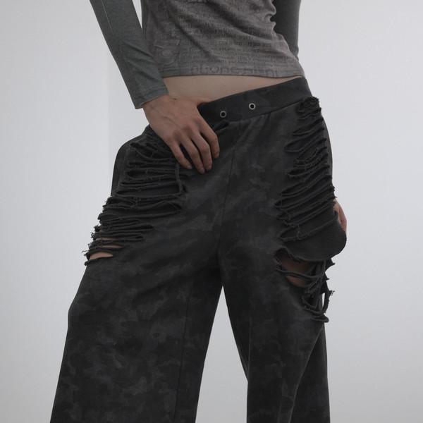 DISTRESSED SWEAT PANTS DARK CAMO