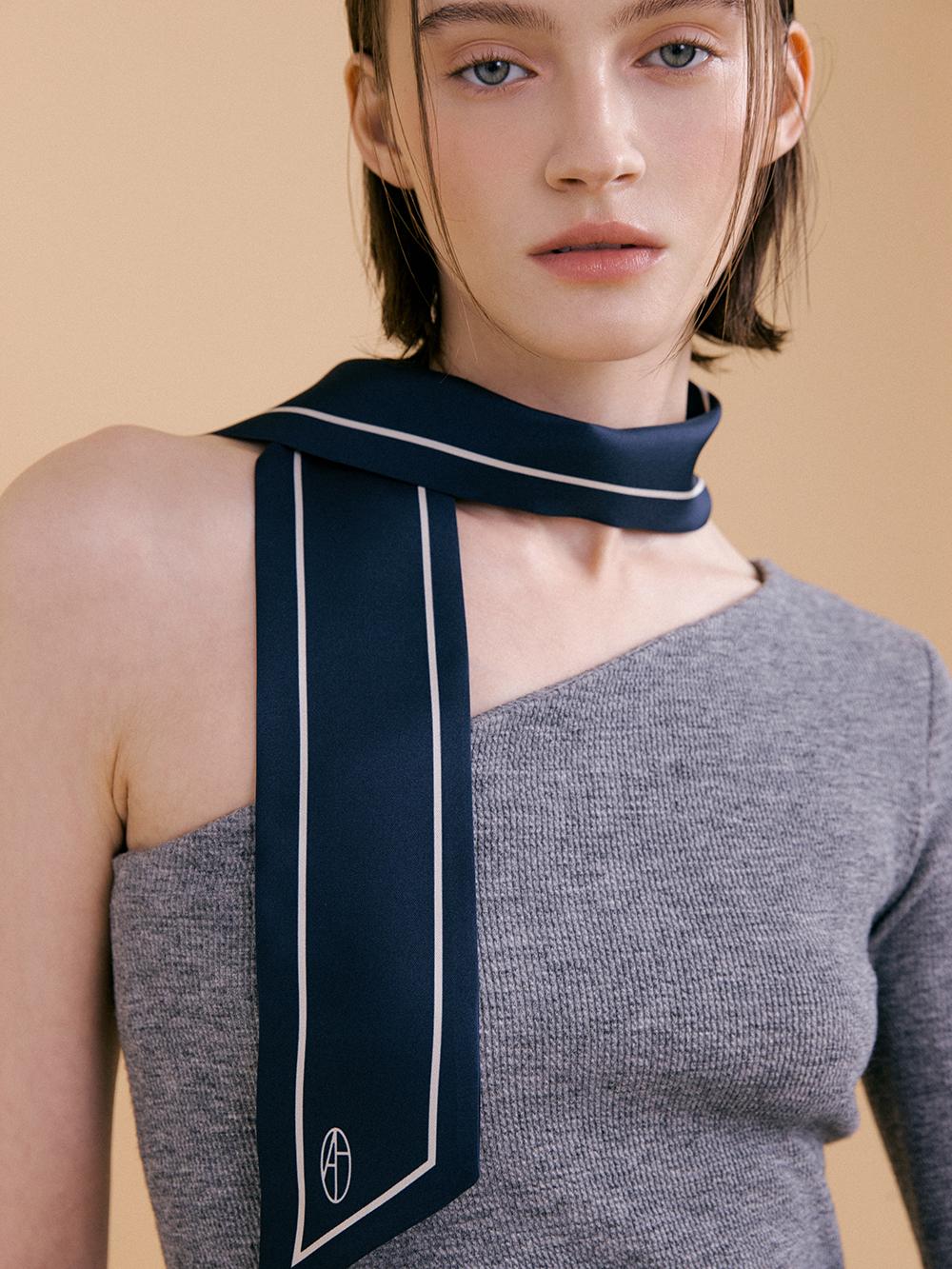 [예약배송 4/3] Long Twilly Silk Scarf - Navy