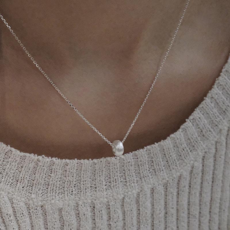 TINY DONUT NECKLACE(SAND)