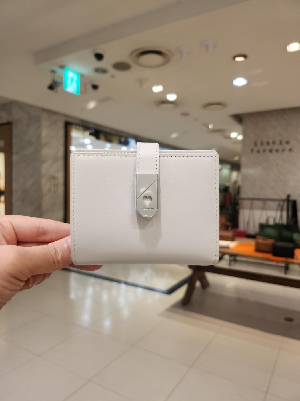 질스튜어트 핸드백 [JAWA3F421I2] [하트장식][지폐수납가능] 아이보리 소가죽 2단 지갑