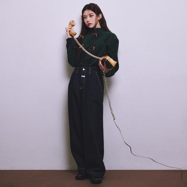 W LOW-WAIST TUCK WIDE DENIM PANTS dark blue