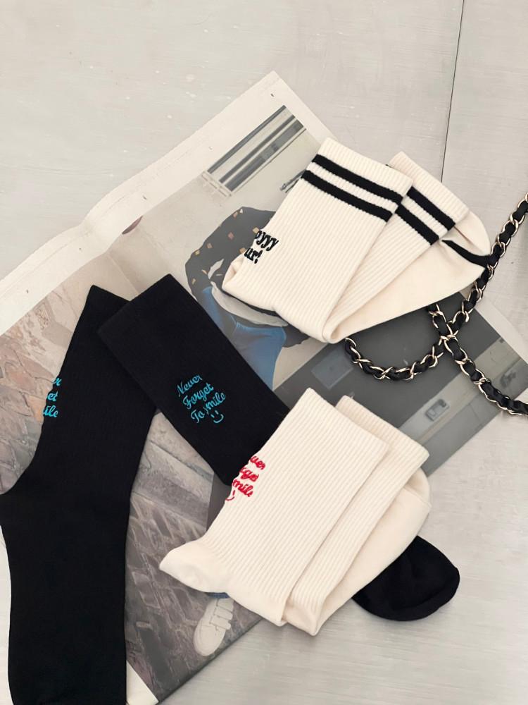 국내배송 / 스포티 백 사이드 레터링 삭스 스마일(레드) / 스마일(블루&블랙) / 해피 아워(블랙)