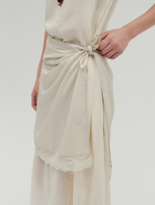 GLOSSY LACE SCARF [BEIGE]