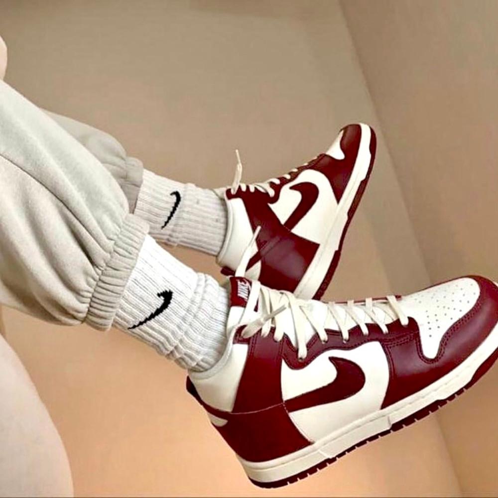 나이키 우먼스 덩크 하이 팀레드 DD1869-101