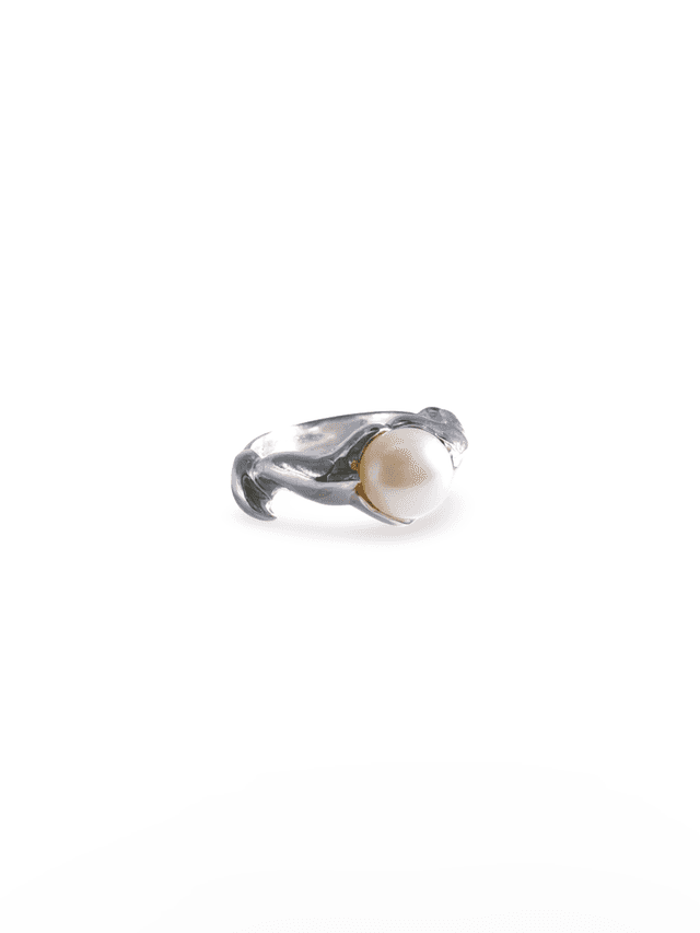 Fairy thorn pearl ring