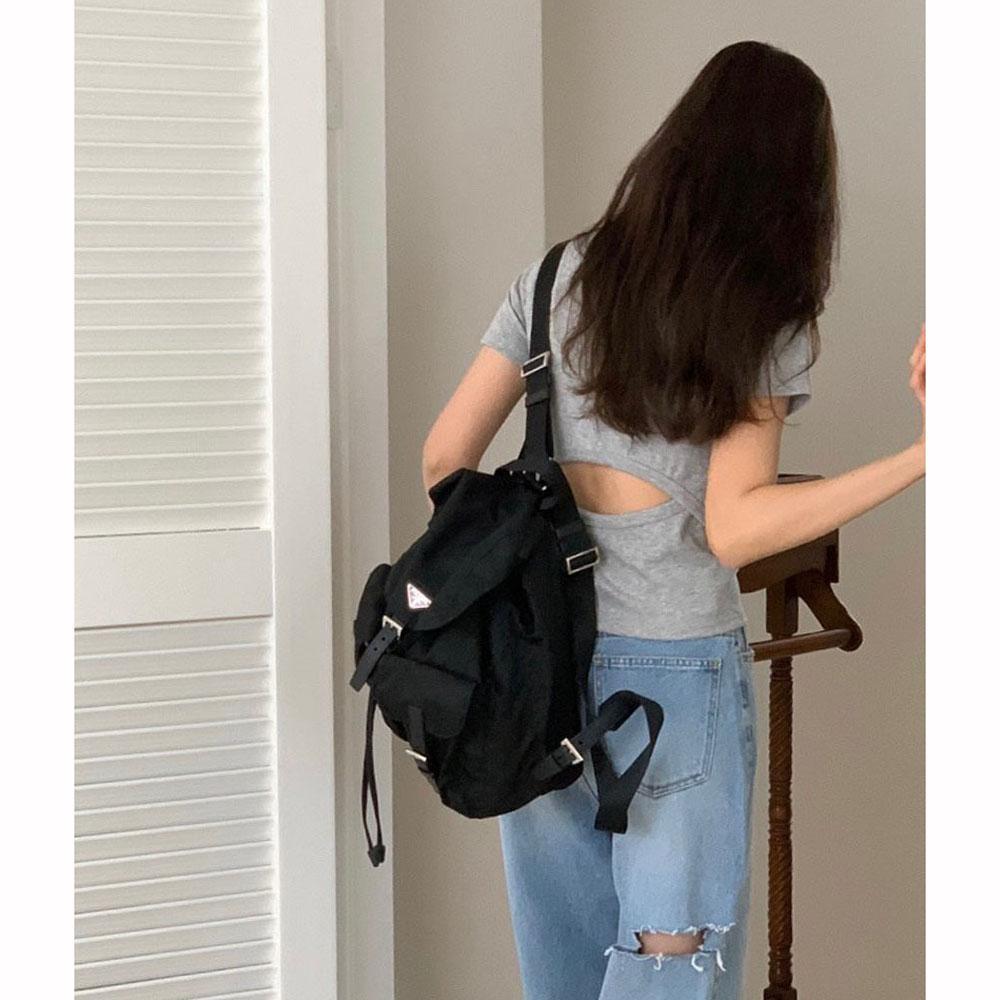 오버무드 (무료배송) 오버무드 여성 여름신상 유니크 모던 라운드넥 뒷트임 백홀 슬림핏 반팔 티셔츠 3color