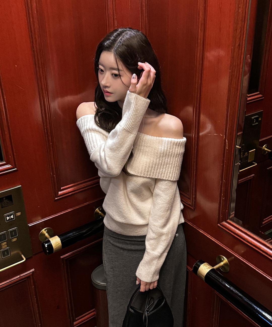 케이클럽 [30%쿠폰][MADE]레인비 메리노울 오프숄더 니트 (S-L/데이트룩/겨울니트/오픈숄더/레드니트/크리스마스)