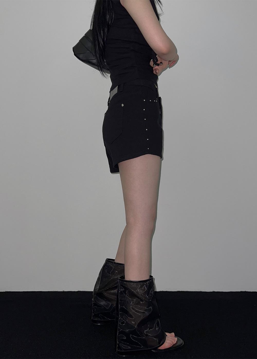 RONNIE STUDDED SHORTS 2color / 로니 스터드 숏팬츠