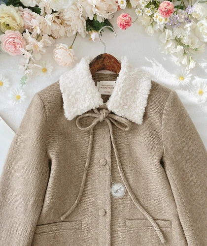 마일드 베이지 퍼 카라 울 모직 코트