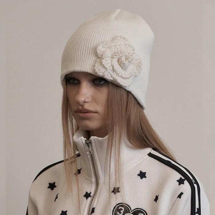 PEARL CORSAGE BEANIE / IVORY