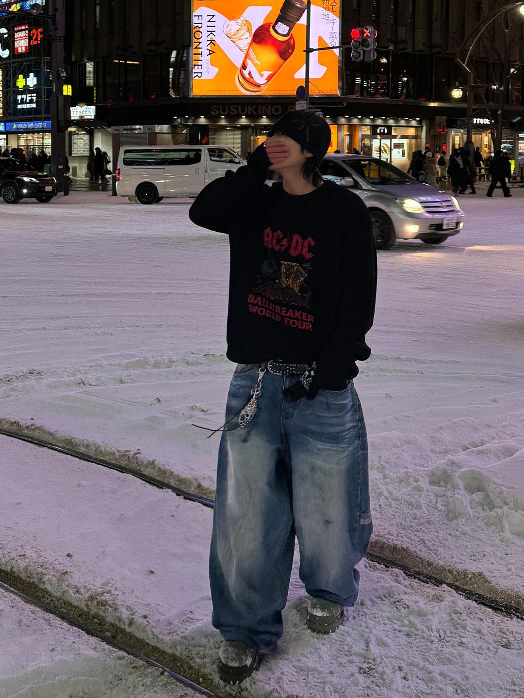 FW 월드 투어 라운드 니트