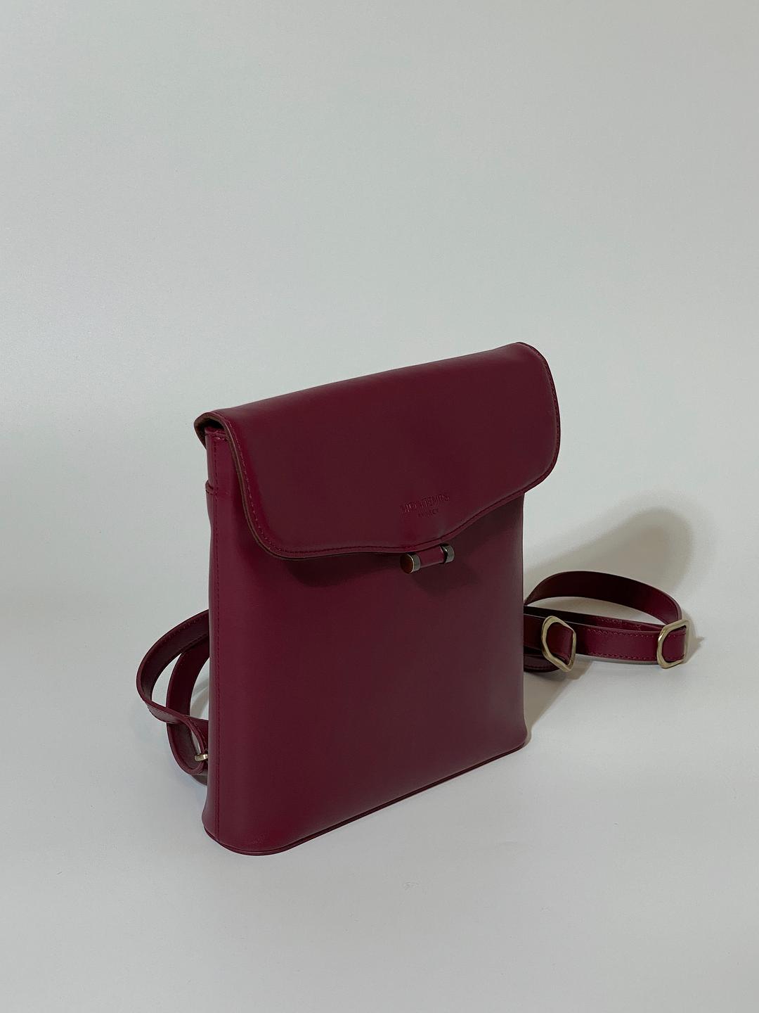 문 [BURGUNDY]