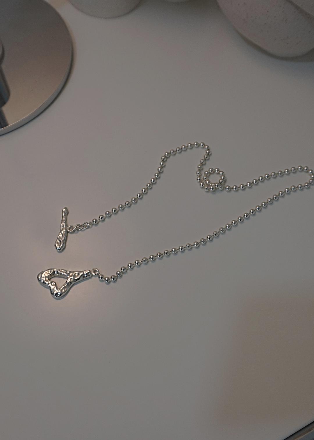 Silver ball chocker necklace
