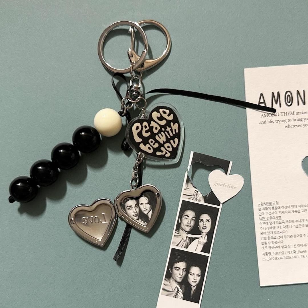 [8차 재입고] LOVE PHOTO KEYRING- BLACK HEART(러브 포토 키링)