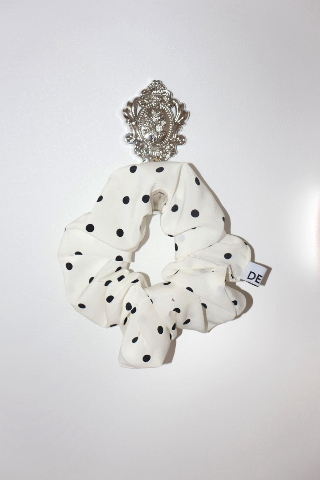 SATIN DOT SCRUNCH (2C)