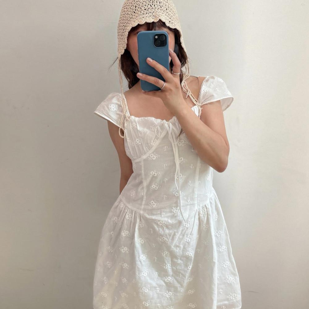 amiment 아미먼트 코젯 원피스 펀칭 미니 캡소매 오프숄더 투웨이 면 자수 ops