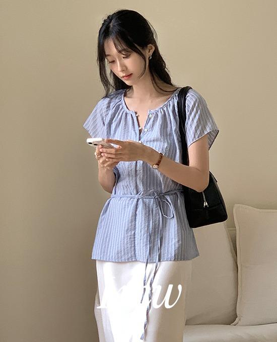 메리어라운드 [썸머🍉][l.m.w] 반오픈 스트라이프 스트랩 블라우스 (bl)