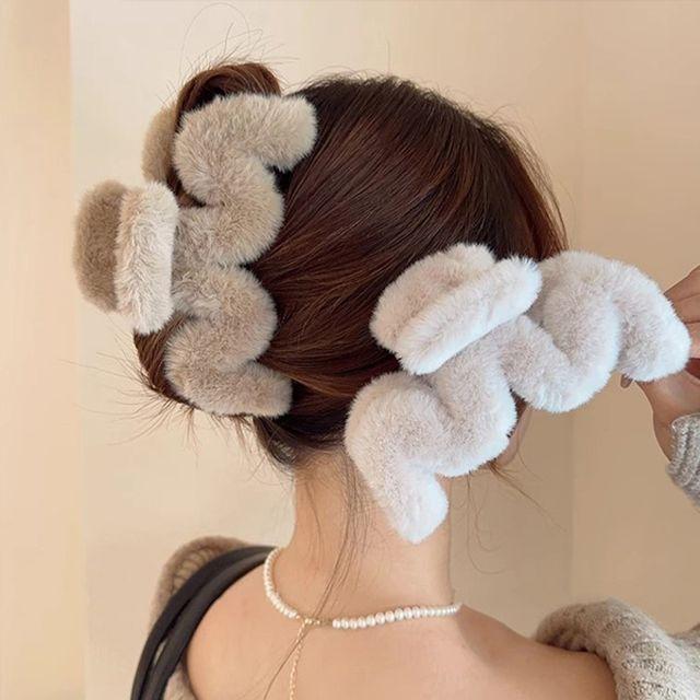 트리나 겨울 페이크퍼 웨이브 헤어 집게핀