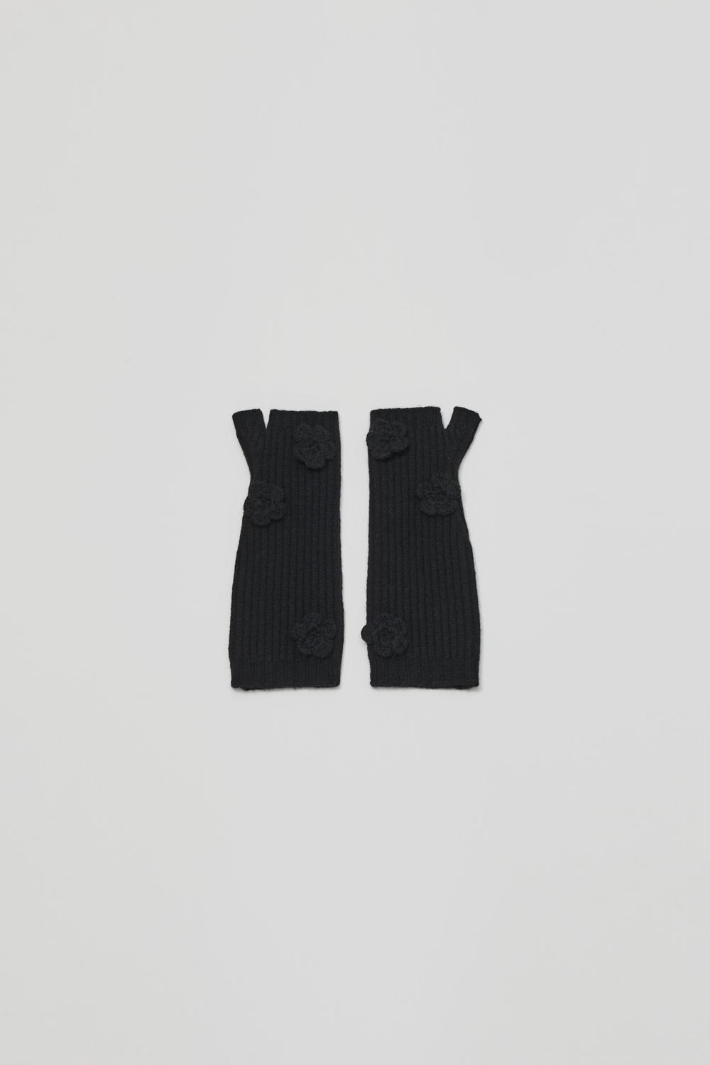 APPLIQUE HAND WARMER