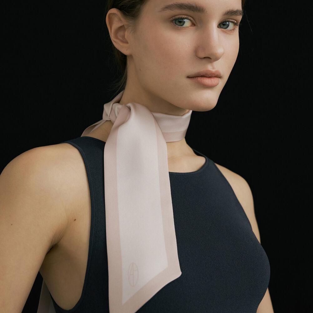 [금새록 착용] Long Twilly Silk Scarf - Pale Pink