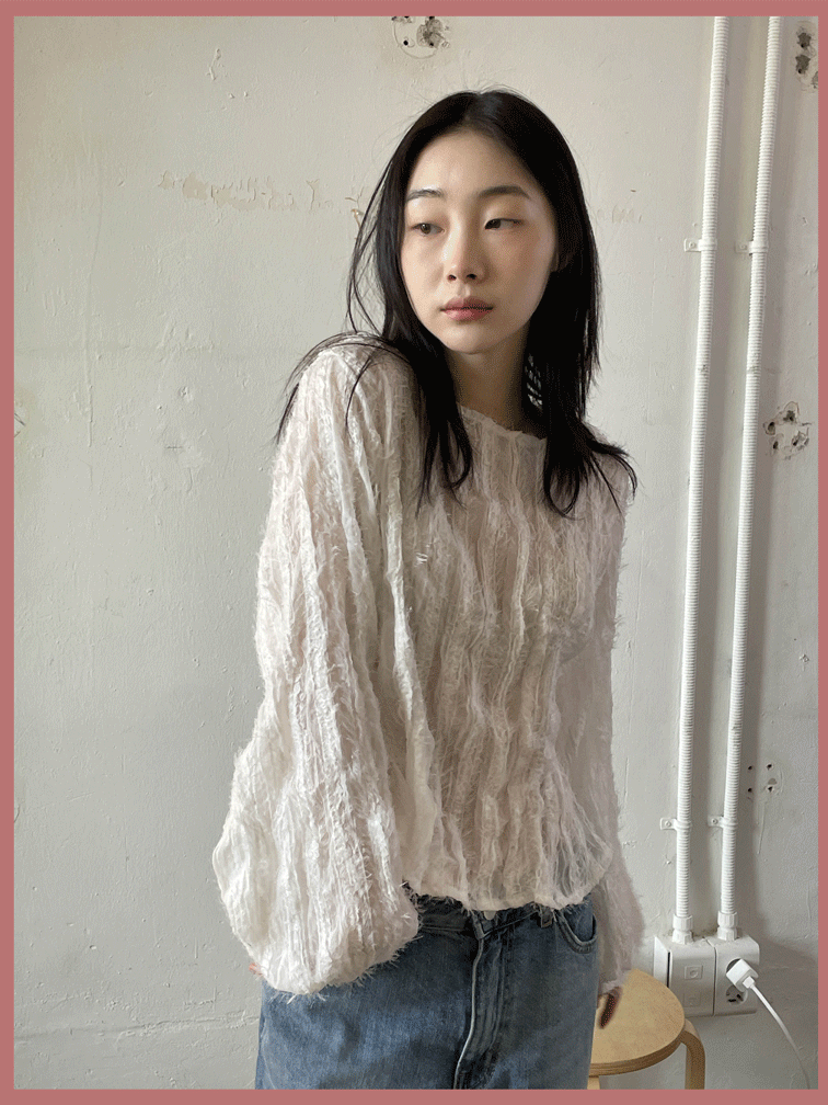 wing back slit blouse