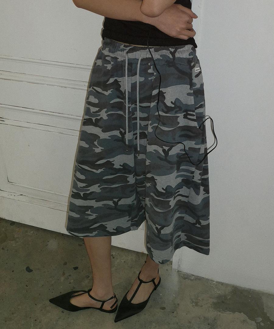 Camo Bermuda Sweat Pants Gray