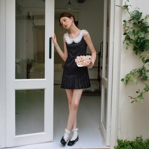 Cest_Lace lapel pleated sleeveless dress