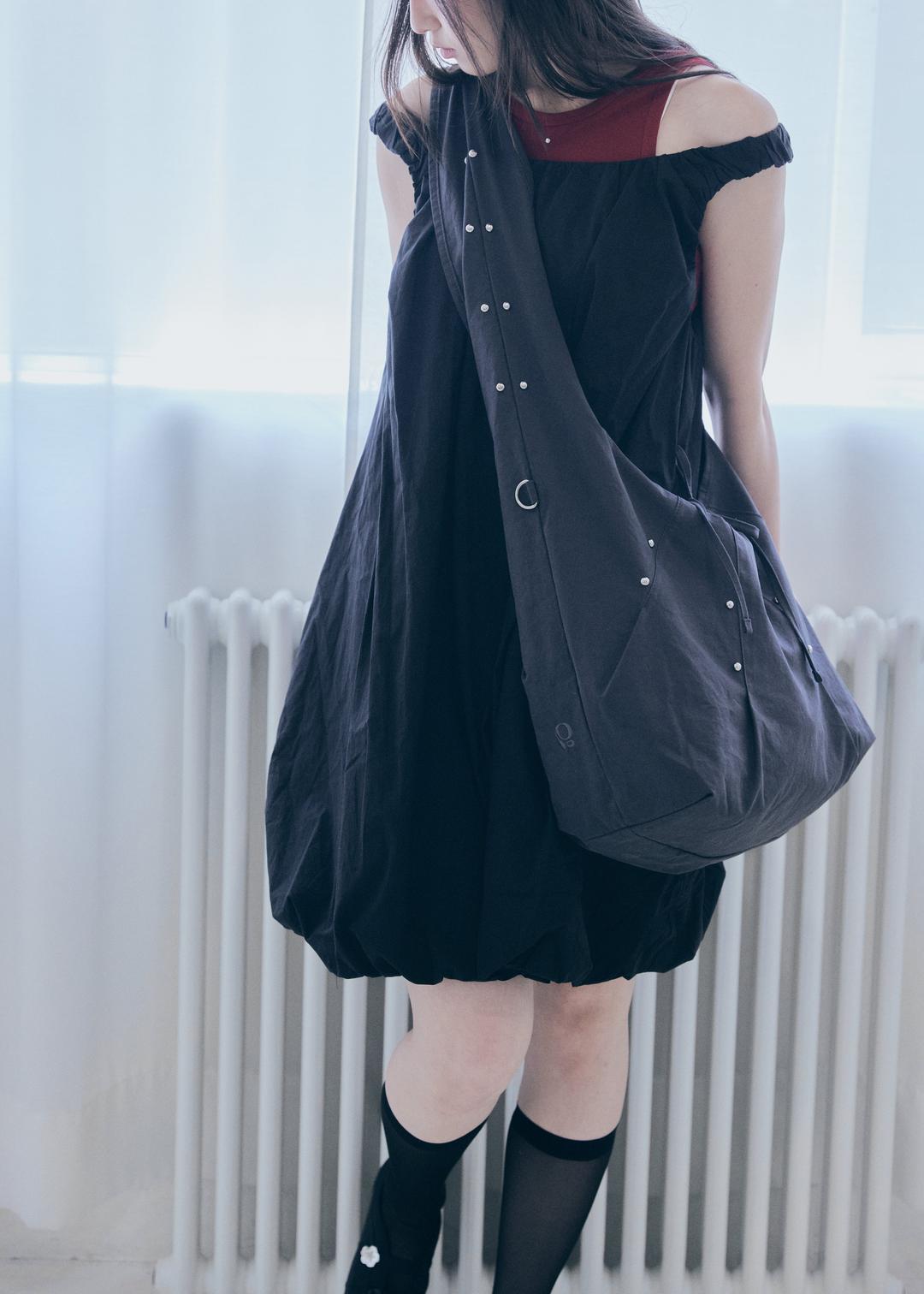 rivet cross bag (charcoal)