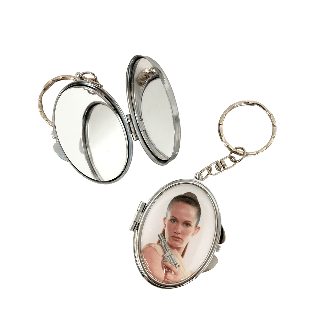 Clam mirror keyring