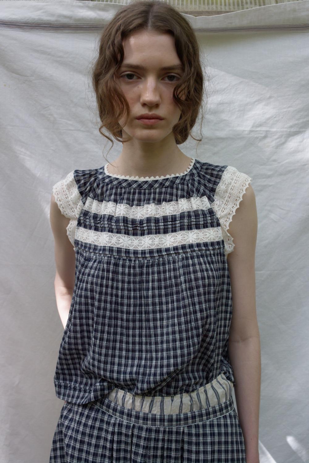 Via Dyllis check sleeveless (Navy check)