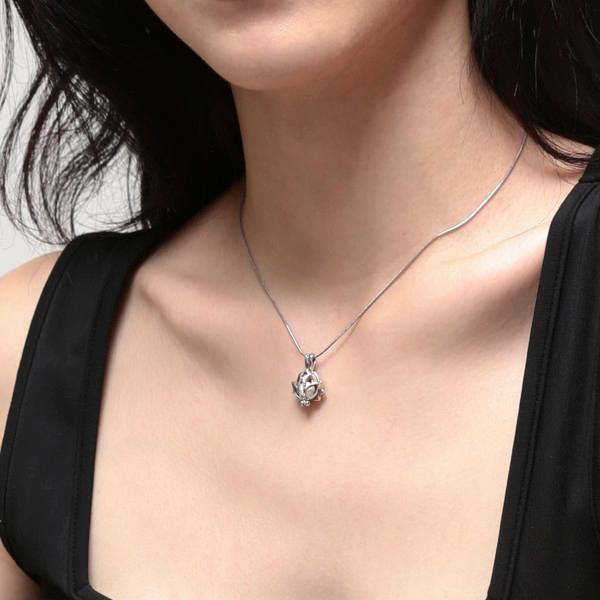 MINI LOTUS CHAIN NECKLACE