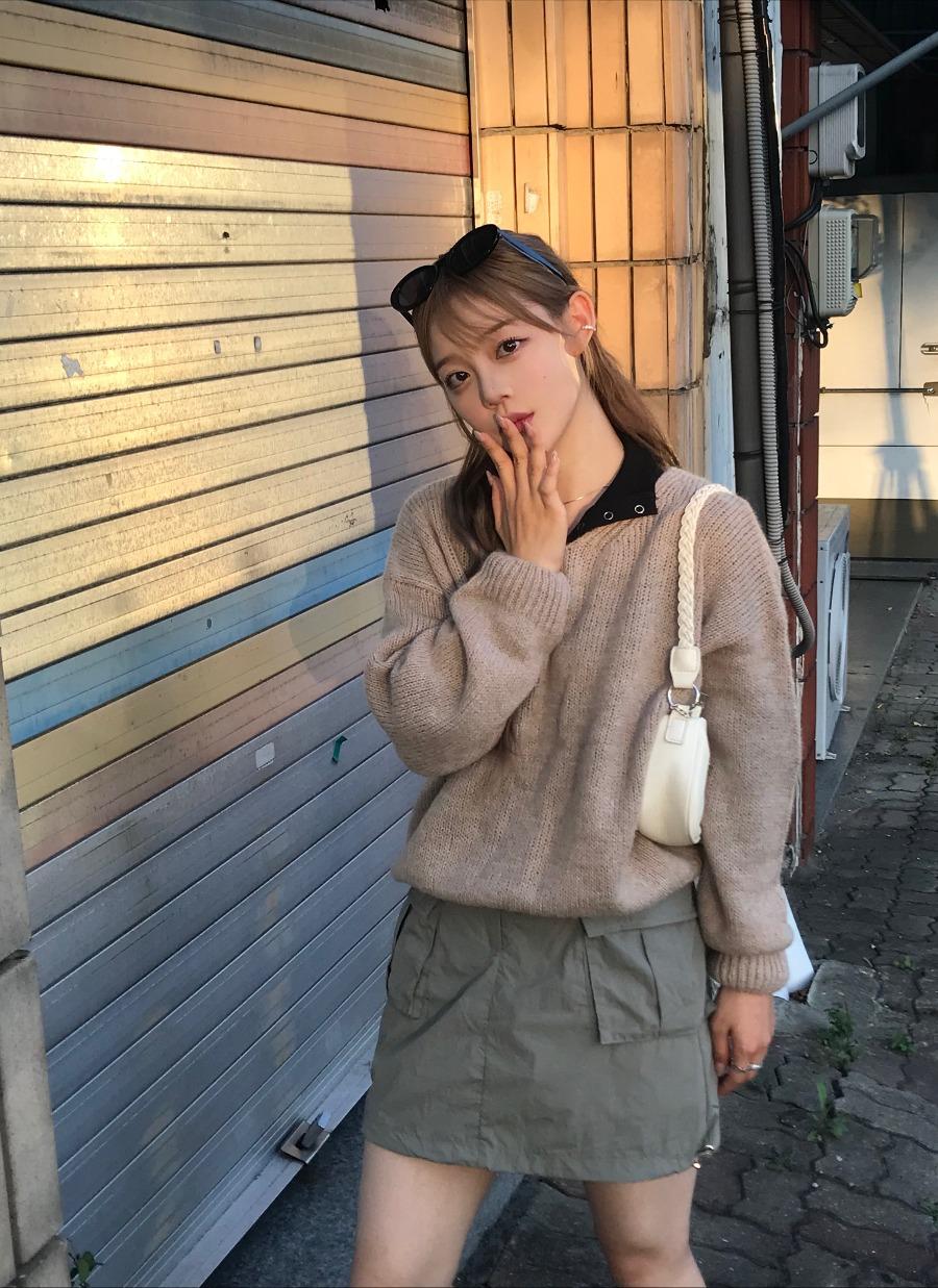 Abril loose fit v-neck knit 에이브릴 루즈핏 브이넥 니트