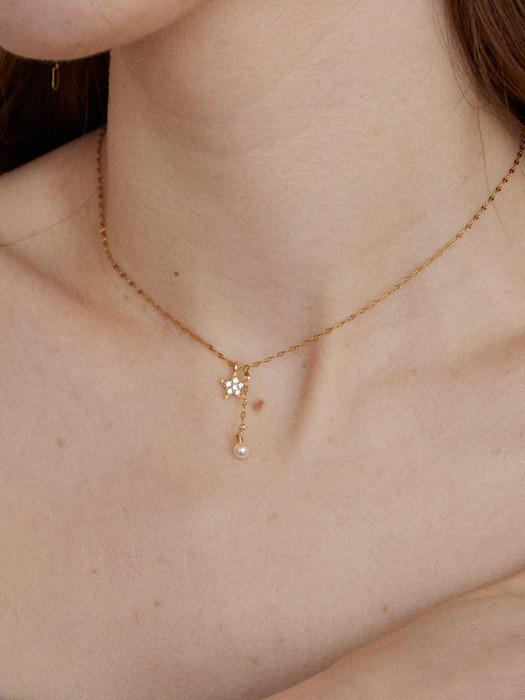 Shining star and drop pearl necklace