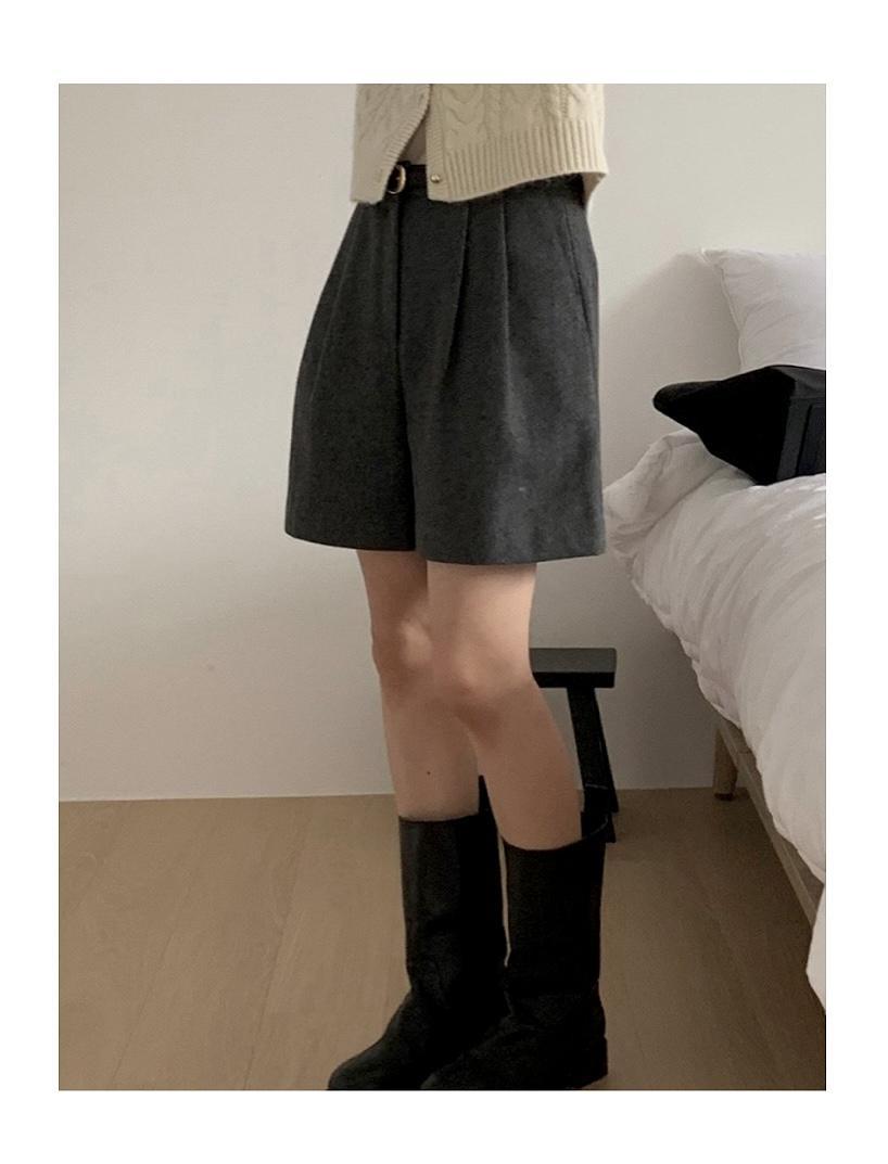 비엔느 Vergamot 베르가못 울 버뮤다 투핀턱 팬츠 반바지 (2c)