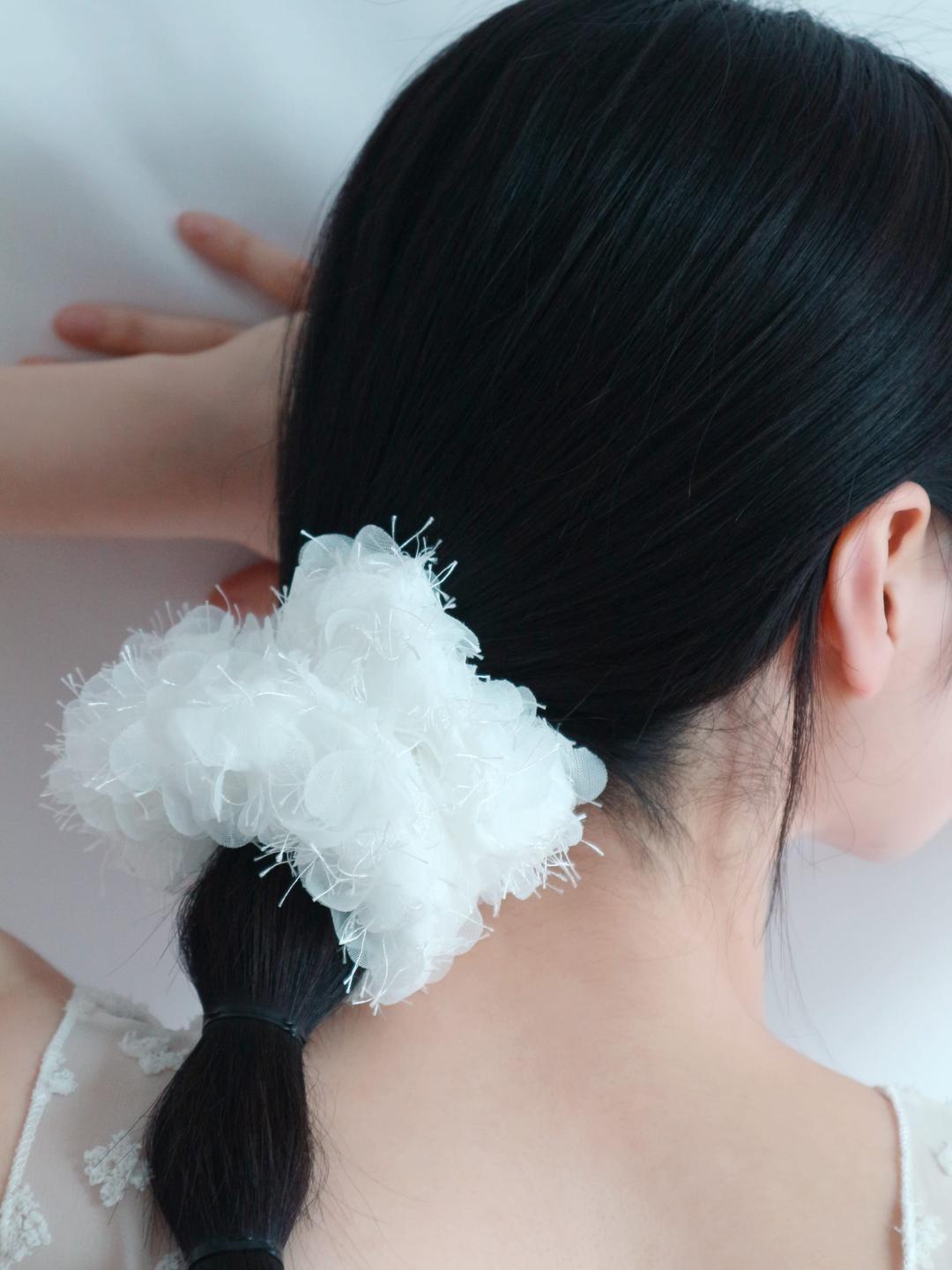 WHITE BlOSSOM SCRUNCHIE