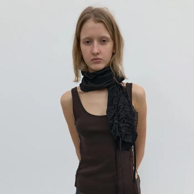 (2차 REORDER)SIDE-BUTTON DETAIL SLEEVELESS TOP IN DARK BROWN