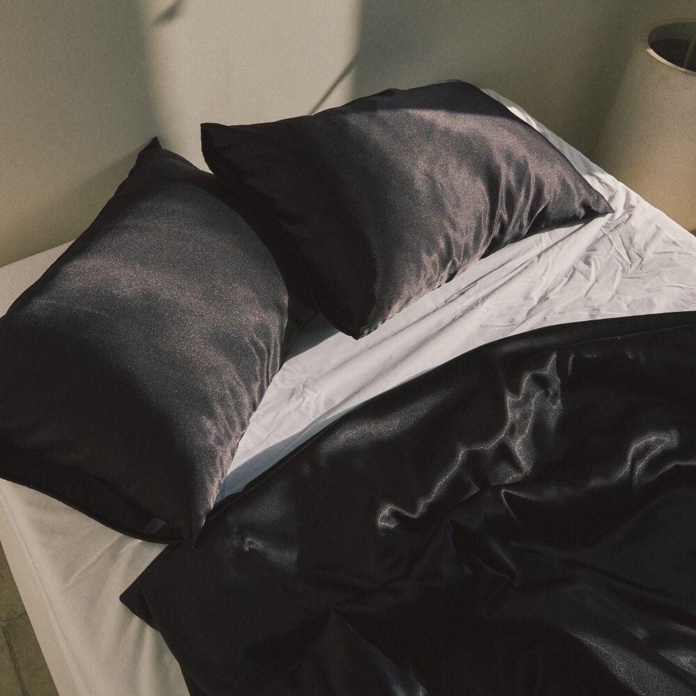 Black Satin 베딩