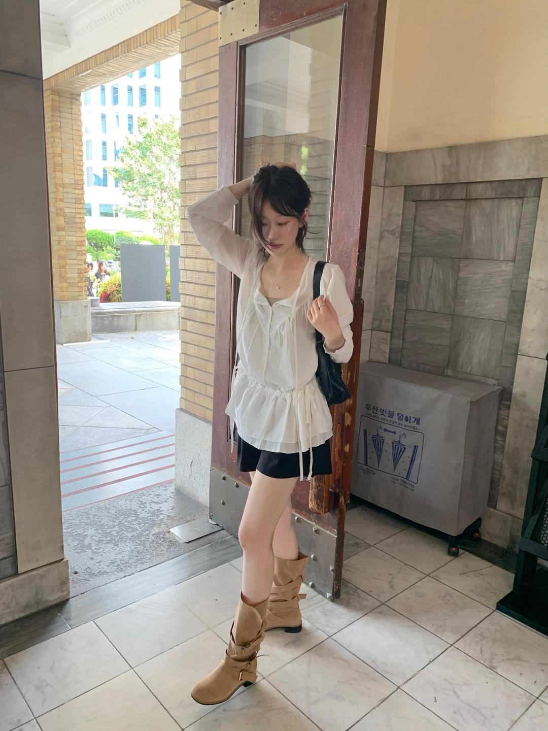 시즌플레이트 [가을블라우스/긴팔블라우스/가을] 뮤지엄 셔링 블라우스